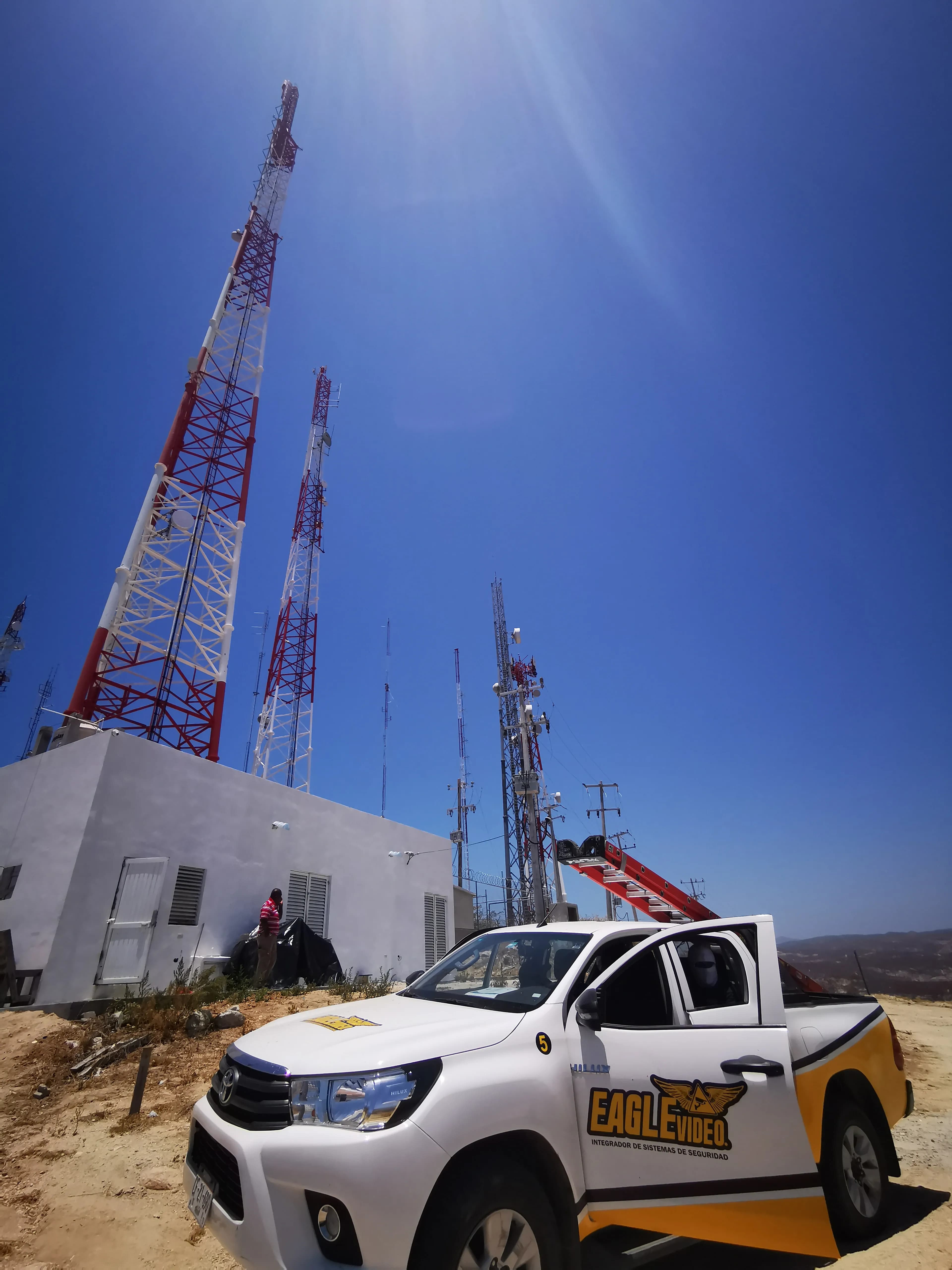 CCTV / C2 Los Cabos · Hikvision + NetPoint